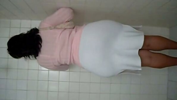 Langsamer und einfacher Analfick mit der Teenie-Schlampe Sara Luvv